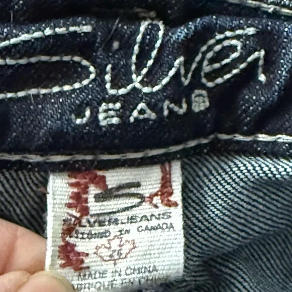 Silver Jeans Women’s W26 L33 Distressed Blue Jeans Flared Leg Bottom Slit - Picture 8 of 14